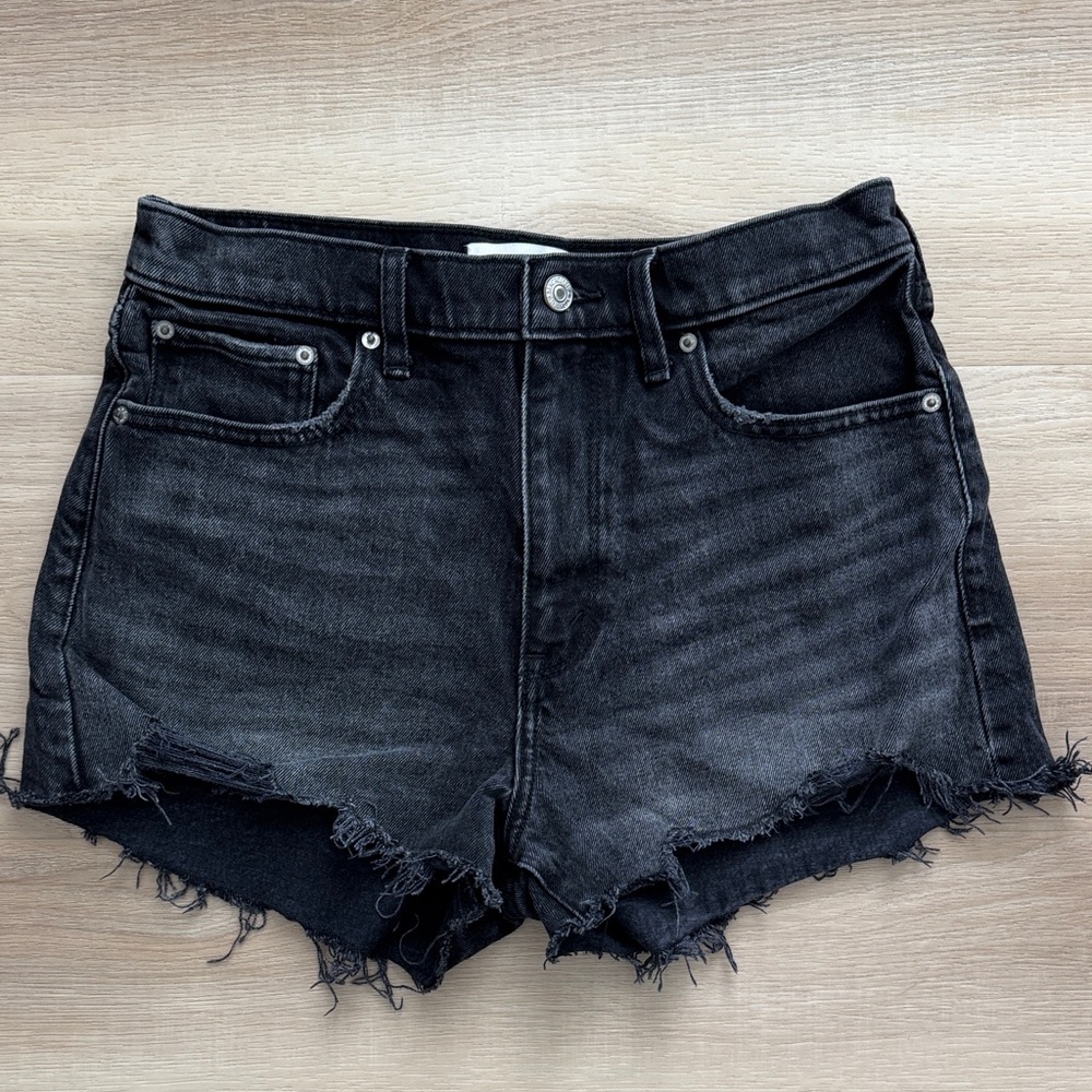 Abercrombie & Fitch - The Mom Short High Rise